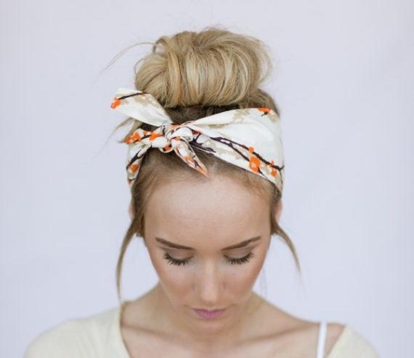 updo-bolle-tørklæde-vintage-motiver-ideer-langt hår