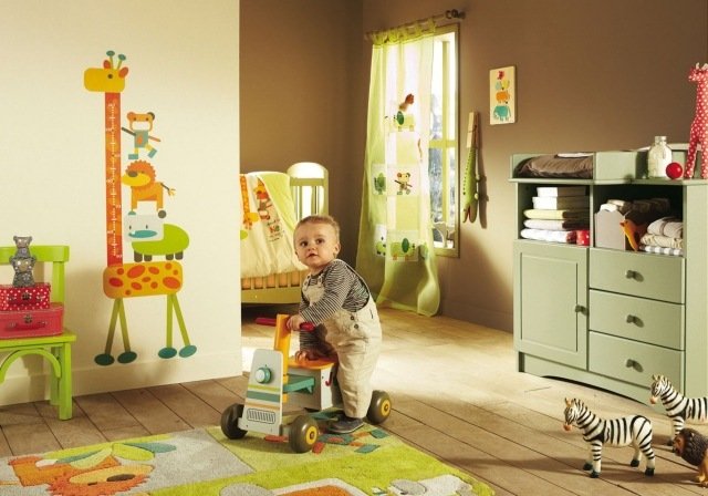 baby værelse dreng orange grøn farver tema dyr