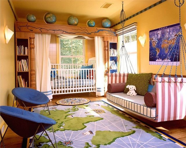 idéer baby værelse design kreativ hængende sofa tæppe verdenskort barneseng bag gardiner