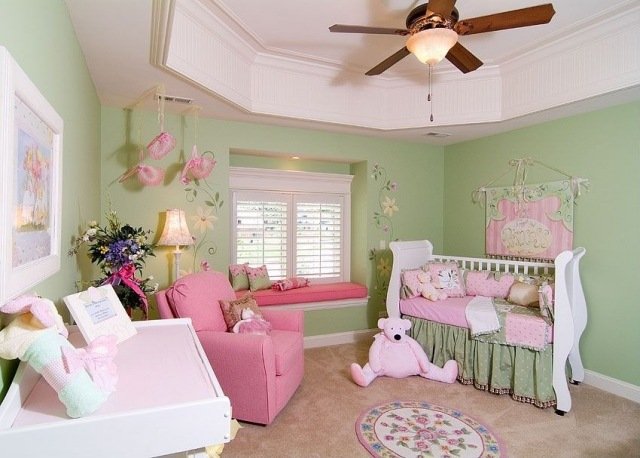 lille baby værelse pige pink grøn vinduesplads