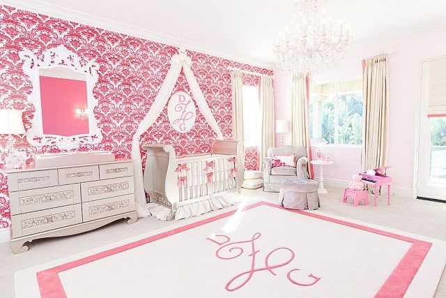 baby værelse pige pink hvid væg tapet barok mønster luksus
