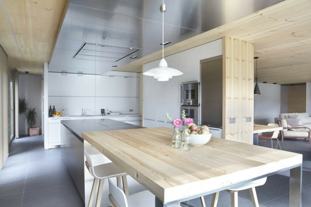 natur-træ-og-rustfrit-stål-look-i-køkkenet