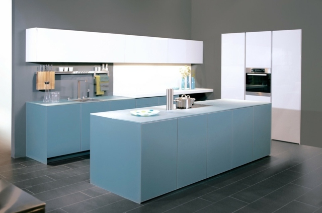 himmelblå-udstyr-glas-køkken bordplade-indbygget ovn
