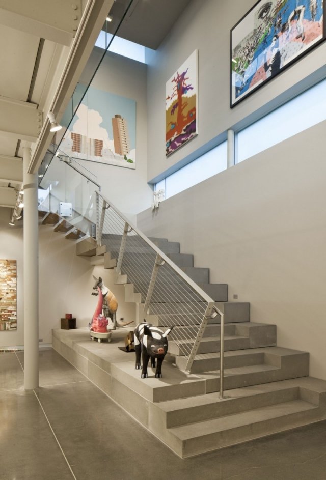 interiør design metal gelænder zigzag trapper trappe klatring beton