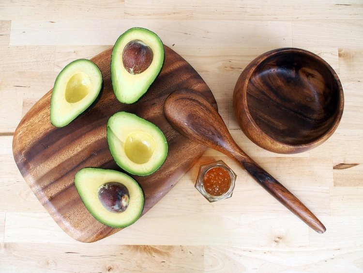 Gør-det-selv ansigtsmasker-mod-tør-hud-avocado-honning