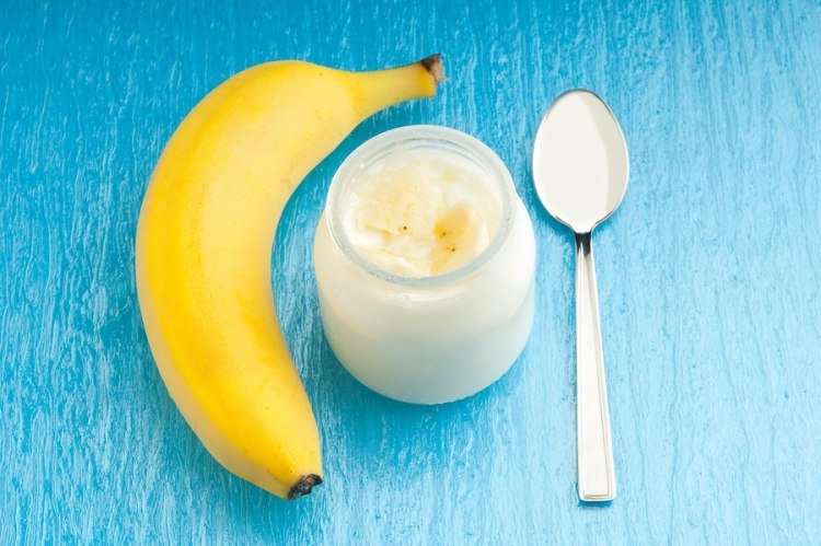 Ansigtsmasker-gør-det-selv-mod-tør-hud-opskrift-yoghurt-banan