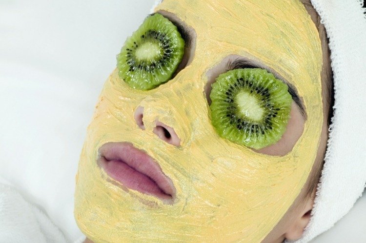 gør-det-selv-ansigtsmasker-tør-hudpleje-tips-kiwi