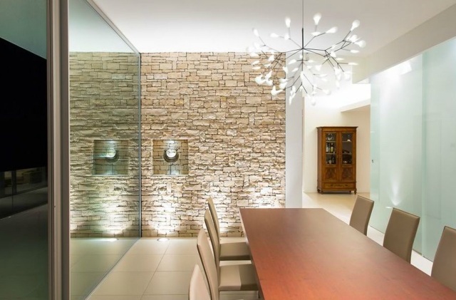 væg design-sten-sandsten-gulv lys-spisestue