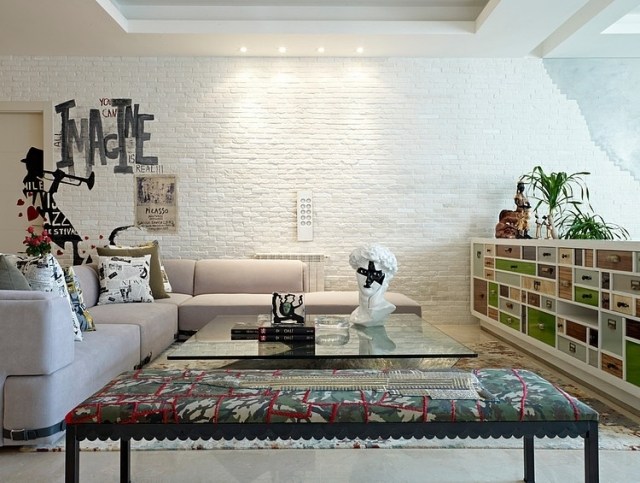 vægdesign-mursten-hvid-dekorationer-stue