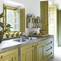Olivenfarve i det indre af køkkenet