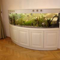 Панорамен аквариум в двустаен апартамент