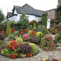 neobvyklý dekor krajinnej záhrady v anglickom štýle s fotografiou kvetov