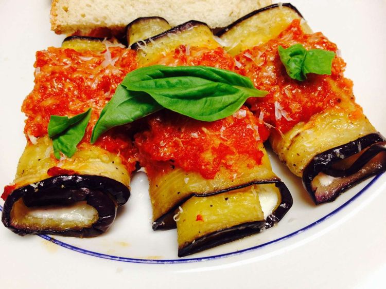 Antipasti-lav-selv-opskrifter-aubergine-tomatsauce