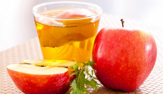 Drik-med-æble-cider-eddike-og-dens-effekter