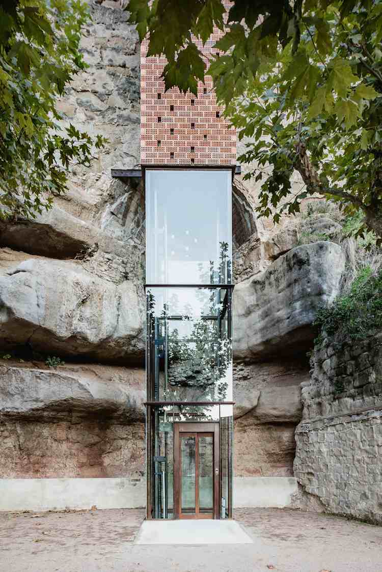 arkitektur glas sten elevator barcelona