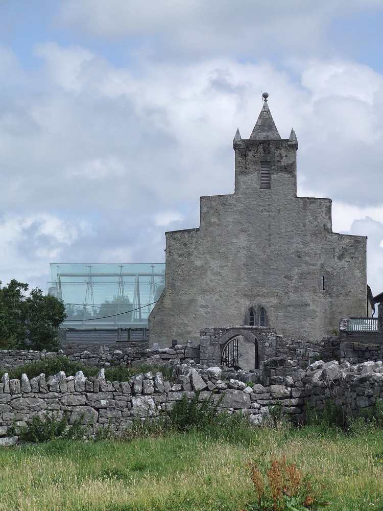 arkitektur glas sten kirkeruin