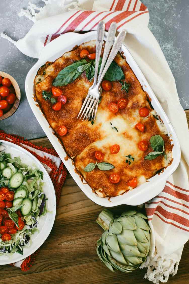 Tilbered lasagne med artiskokker vegetarisk ostesauce spinat tomater