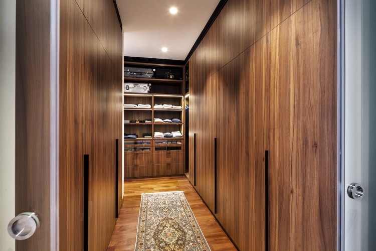 Moderne indretning af walk-in closet Idéer