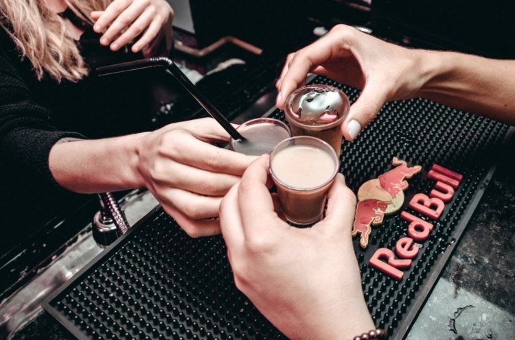 Kaffeskud drikker nytårsaften festideer til voksne