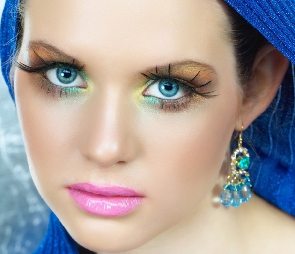 sommer-ideer-farverige-øjen-makeup-piger