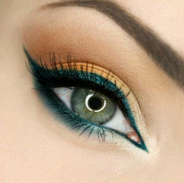 Fremhæv øjnene Påfør liseshadow nuance af grønne og gule øjenvipper