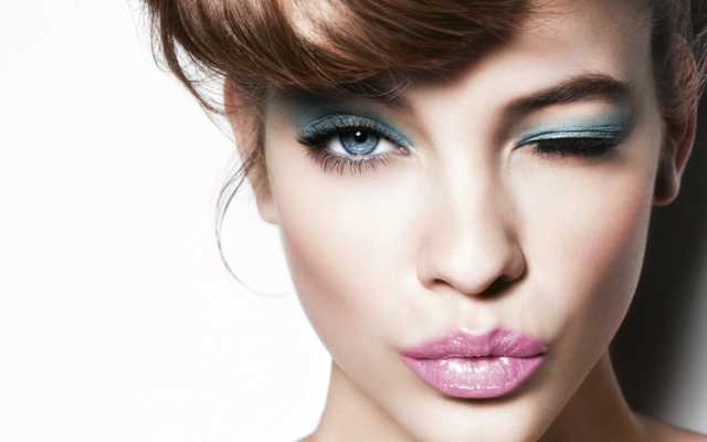 Makeup-ideer sommer 2014 blå creme øjenskygge pink lipgloss