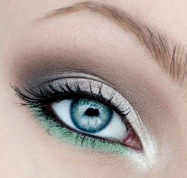Øjenbryn make-up øjenskygge farve under lysegrøn over pink grå