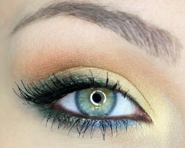 Makeup-tips grønne øjenskygge glitterpartikler øjenvipper