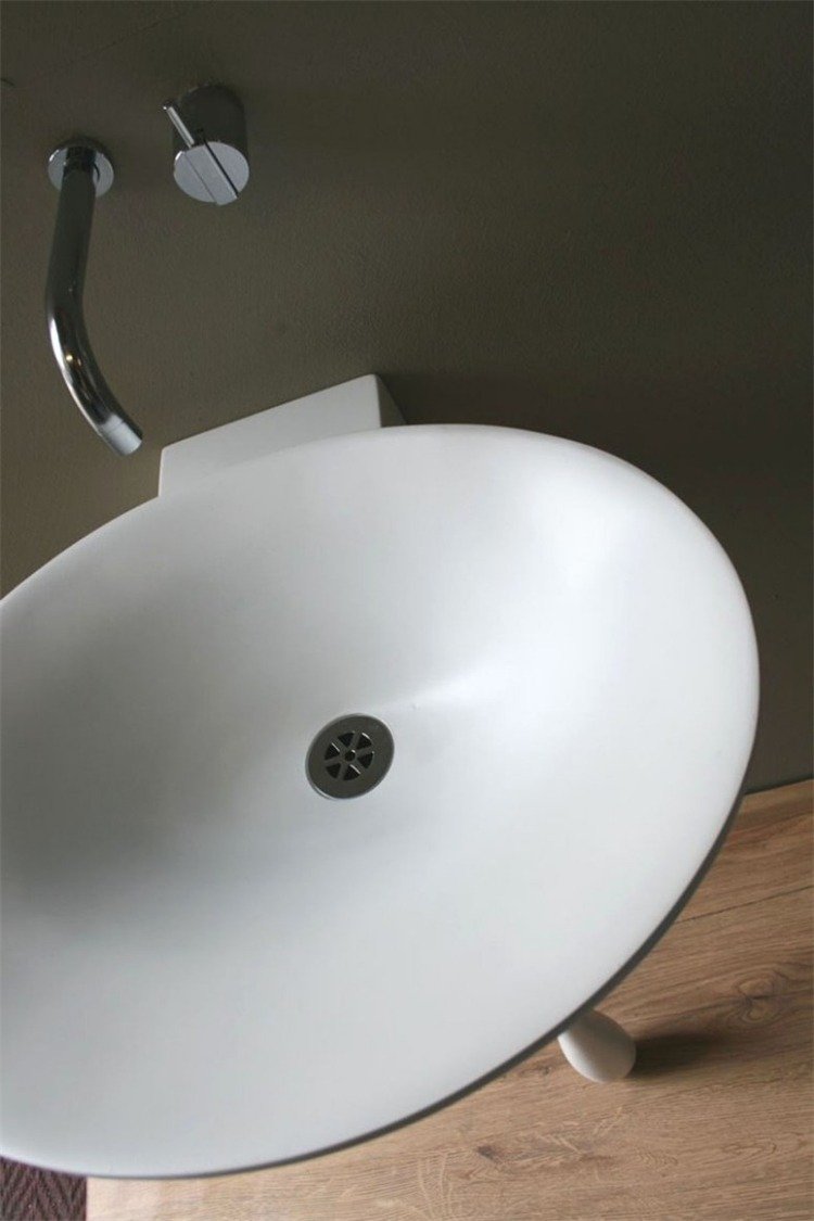 håndvask-badeværelse-design-innovativ-ske-hvid-sifon-montering