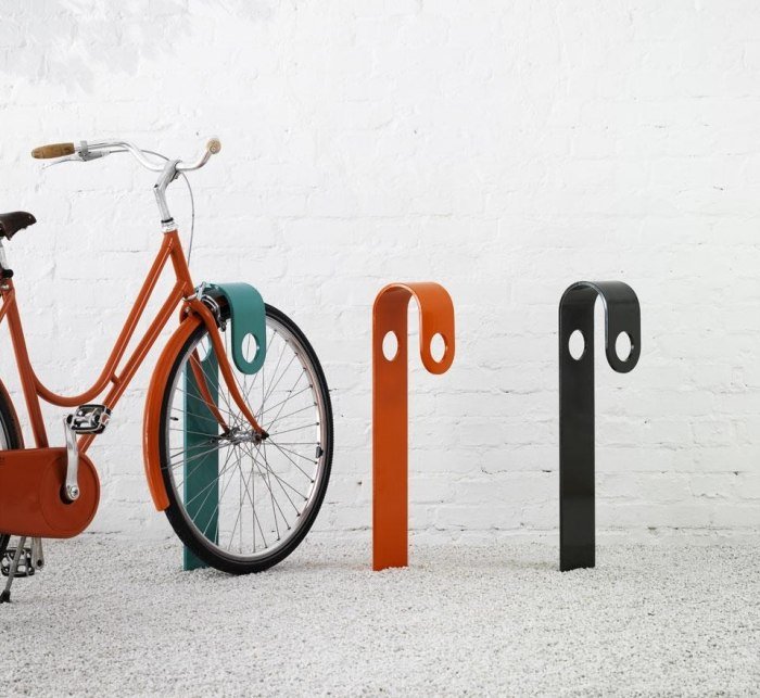 moderne-cykel-rack-design-krog-trio-front-lås-gulvmontering