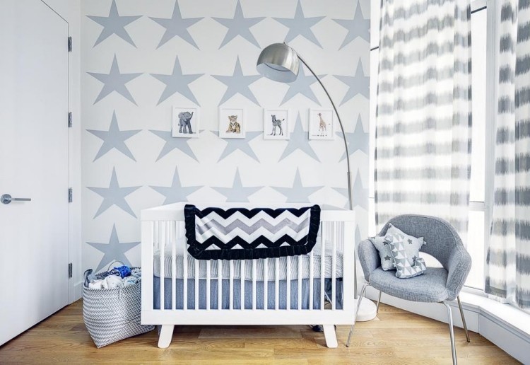 Baby værelse-opsat-dreng-hvid-blå-stjerner-væg-design-skandinavisk