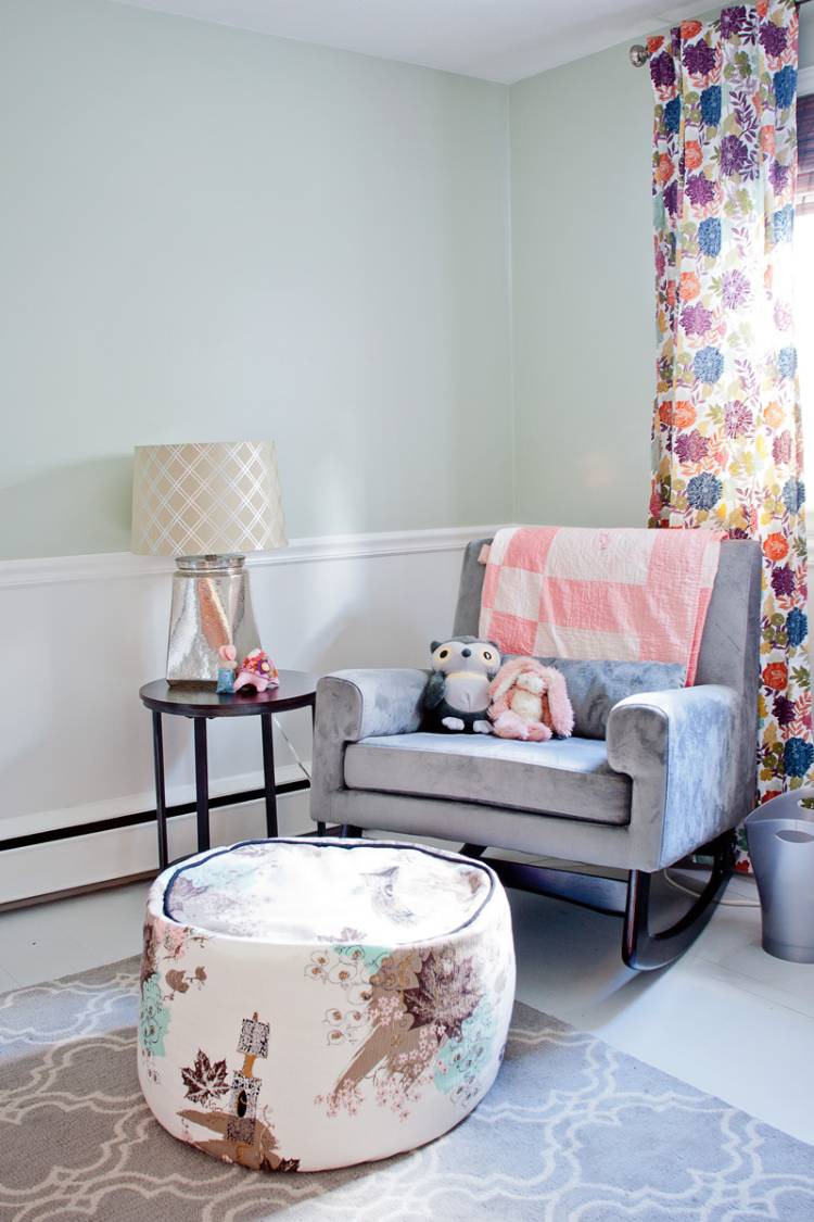 baby værelse ideer indretning grå pink rocker lænestol fløjl
