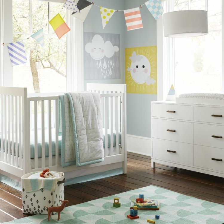 baby værelse i mynte og grå farverig dekoration vægvimpel tæppe mønstret