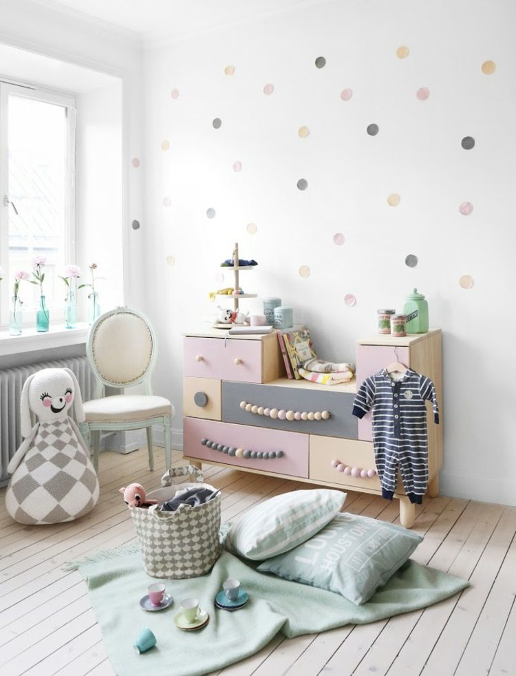 baby værelse mint grå lyse farverige legetøj legetøj pastelfarver