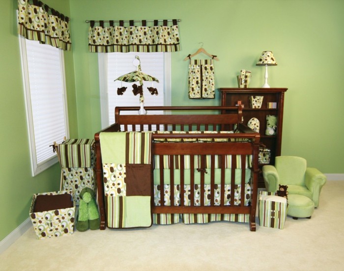 Grøn-og-brun-i-baby-rummet