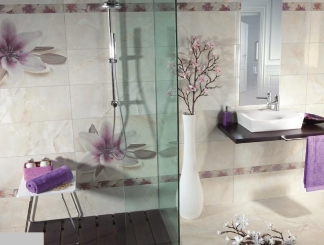 badeværelse-fliser-ideer-azteca-moderne-blomster-creme-lilla