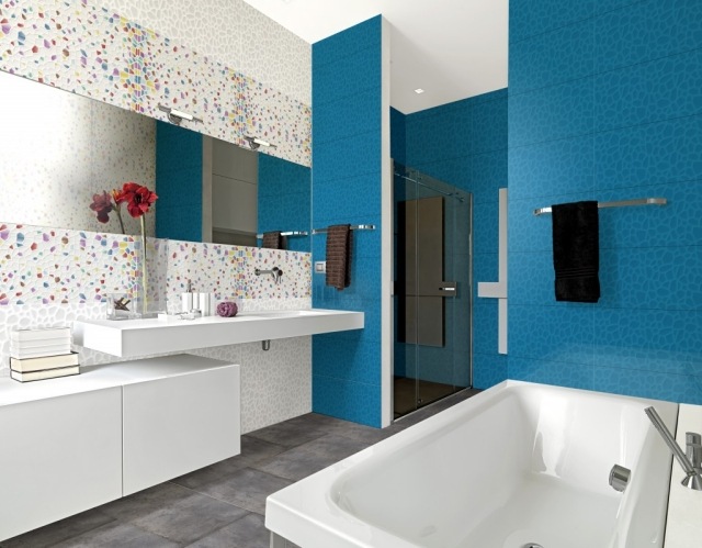 badeværelse-fliser-ideer-azteca-tekstur-honningkage-mønster-farverige-hvid-blå