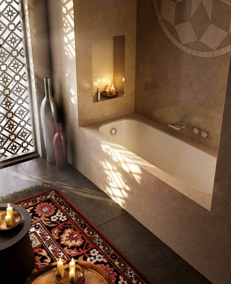 Badekar-badeværelse-vægge-i-hvidt-akryl-rektangulært-niche-betræk-grå-polystirol