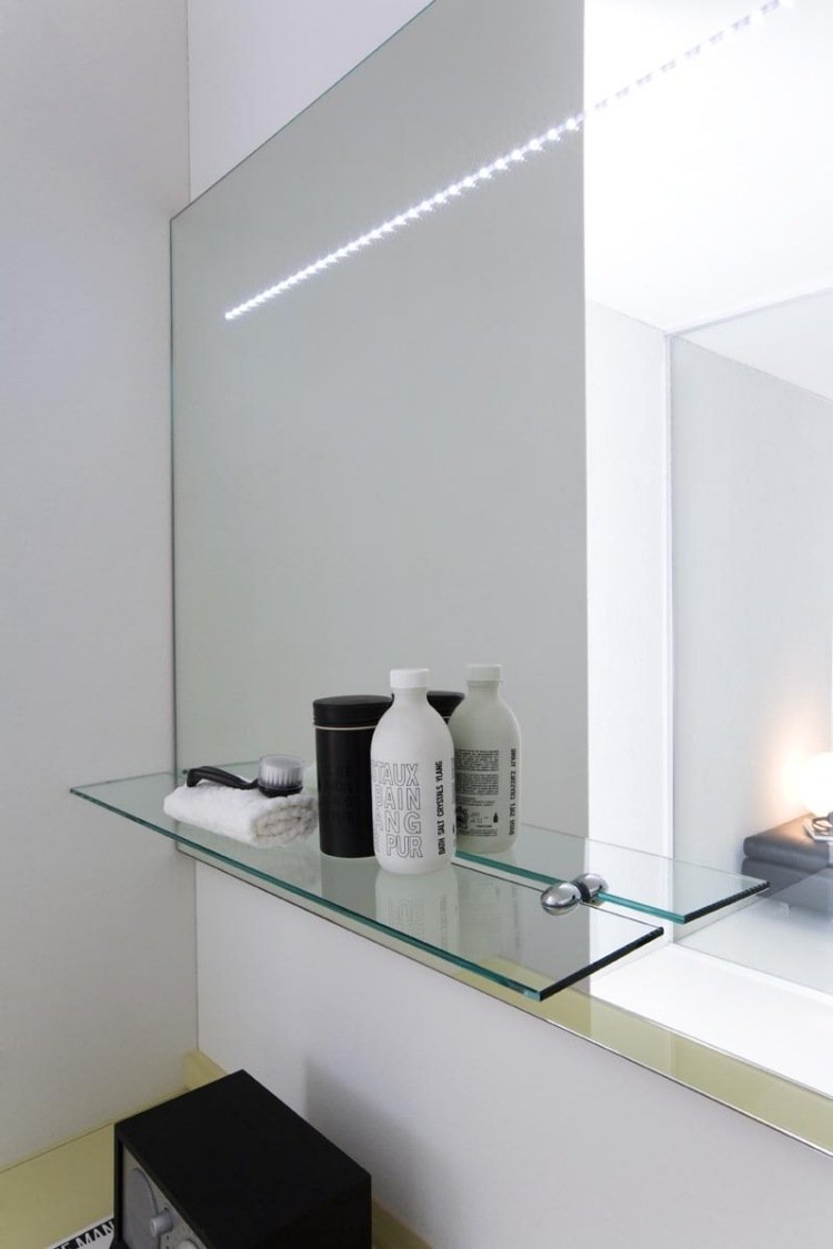 badeværelse-spejl-arlex-design-led-strip-simpel-indirekte-belysning