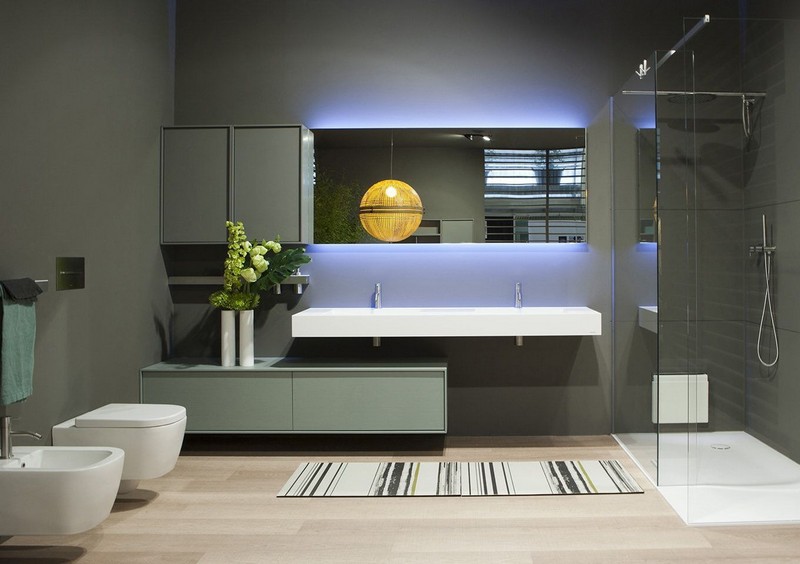 Badeværelse spejl-belysning-moderne-design-laminatgulv-forfængelighed-hvid