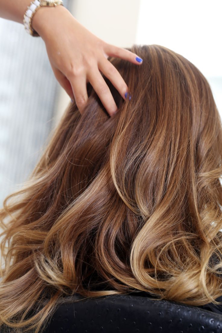 balayage-blond-brun-naturlig-hår-farve-karamel