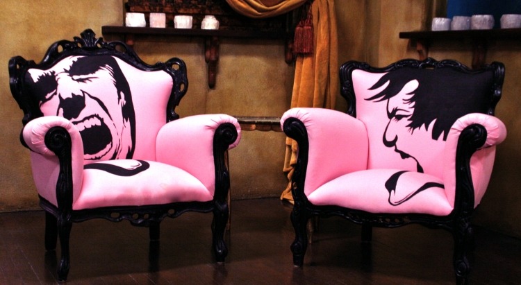 barok-lænestol-møbler-moderne-pink-schwary-ansigter-neo