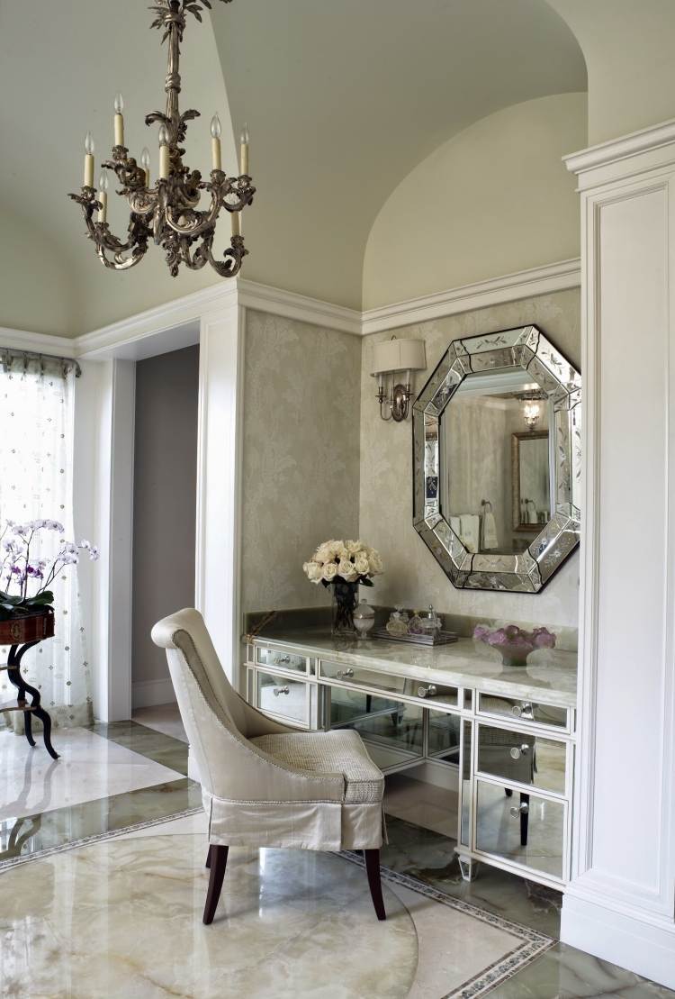 barok-møbler-moderne kommode-make-up bord-spejl-reflekterende-sølv-hvid-perlemor