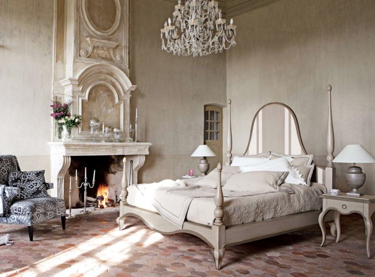 Barokmøbler -soveværelse-moderne-hvid-pejs-åben-terracotta-gulv
