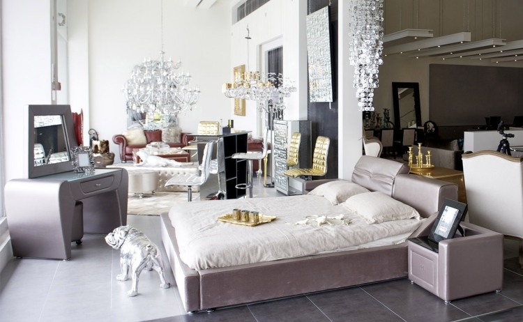 Barokmøbler -moderne-pastel-farver-pink-grå-seng-dekoration-showroom