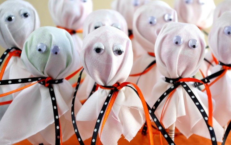 håndværk ideer til halloween spøgelser diy idé klude børn håndværk øjne