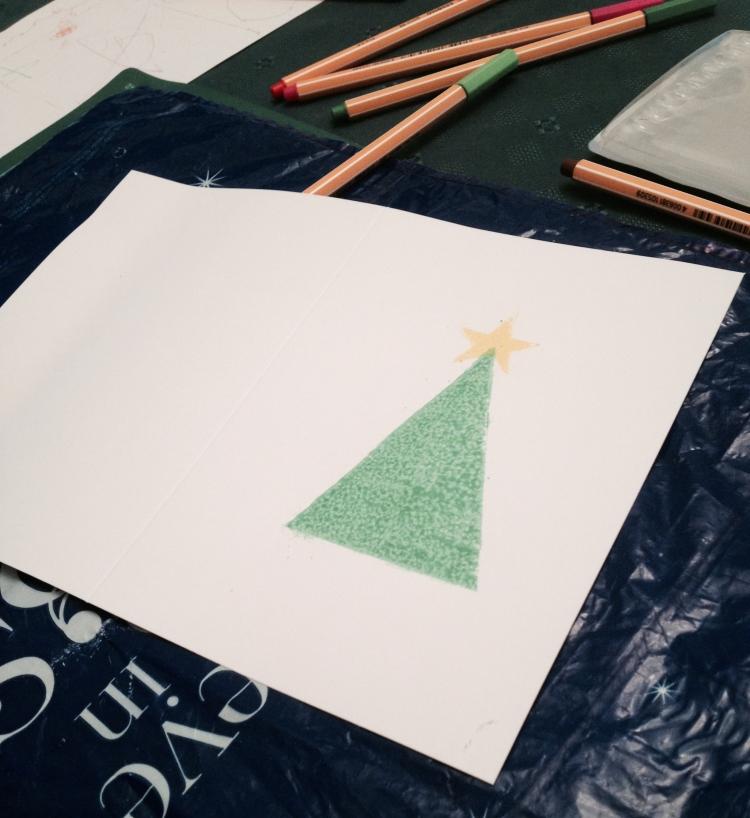 Håndværk-ideer-børn-julekort-juletræ-stempel-kreative-personliggøre-diy