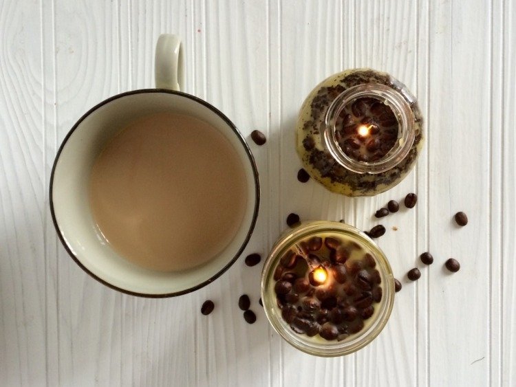 Håndværksideer-kaffebønner-stearinlys-instruktioner-kop-konservering-glas-flamme-smuk