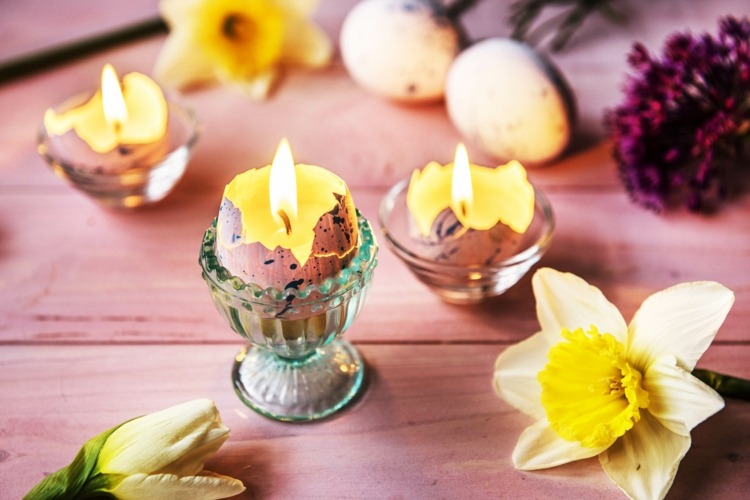 Ideer til påskedekoration laver hurtigt og nemt stearinlys af æggeskaller selv