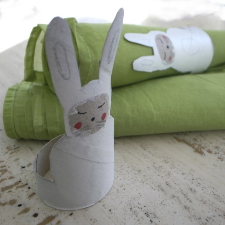pille-med-børn-påske-toilet-papir-kanin-serviet-ring